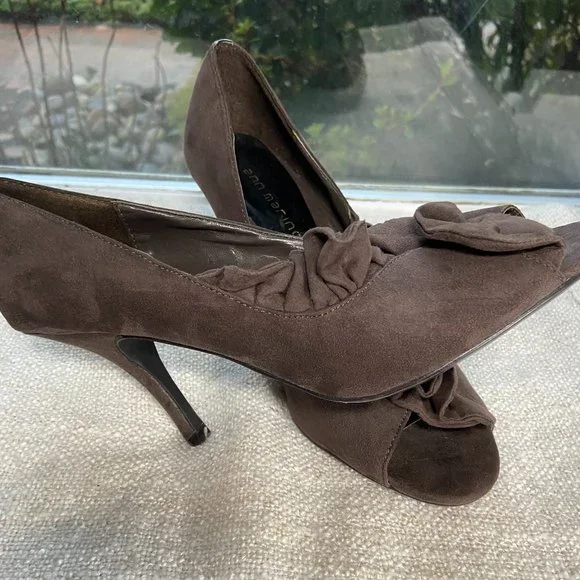 Ann Marino fabric ruffles Dress peep-toe Heels Charcoal Grey, S8 - Picture 2 of 5